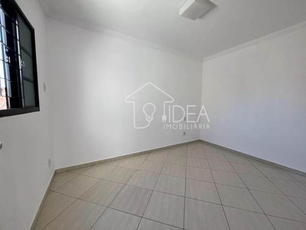 Casa à venda com 3 quartos, 200m² - Foto 2