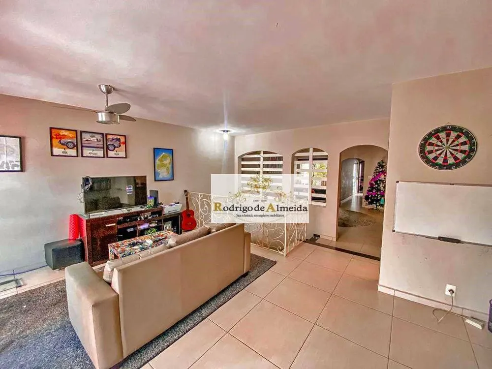 Casa, 3 quartos, 238 m² - Foto 2