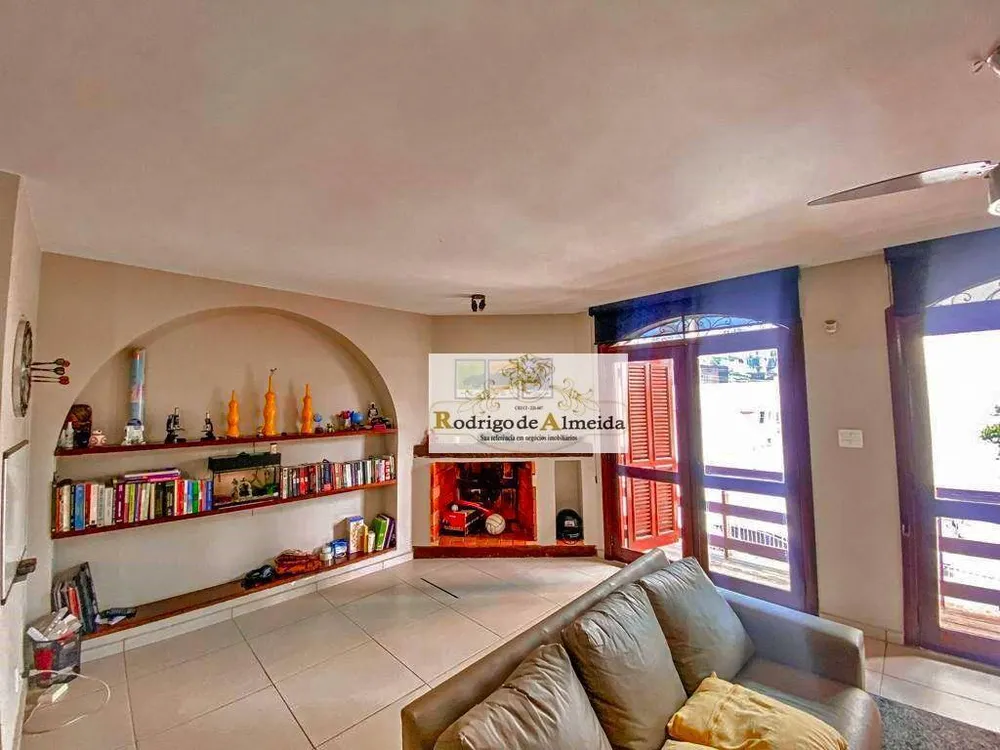 Casa, 3 quartos, 238 m² - Foto 1