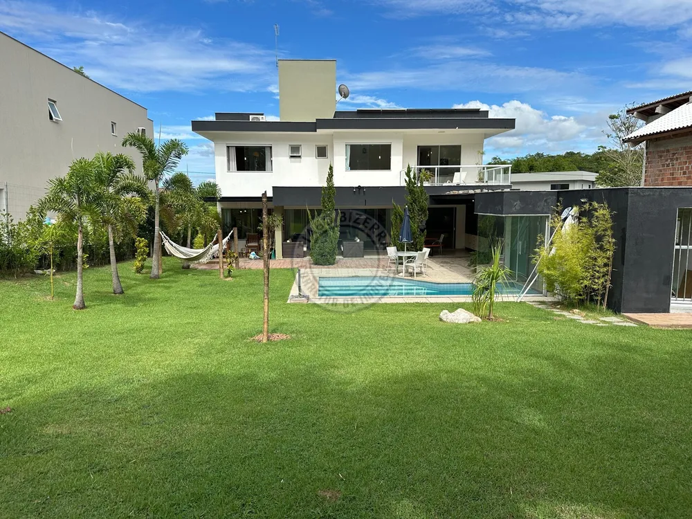 Casa, 4 quartos, 235 m² - Foto 1