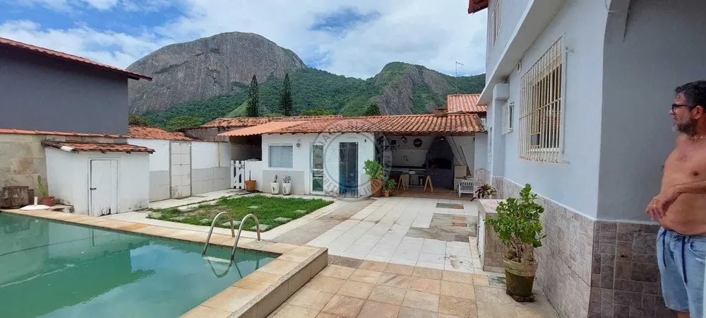 Casa, 6 quartos, 250 m² - Foto 1