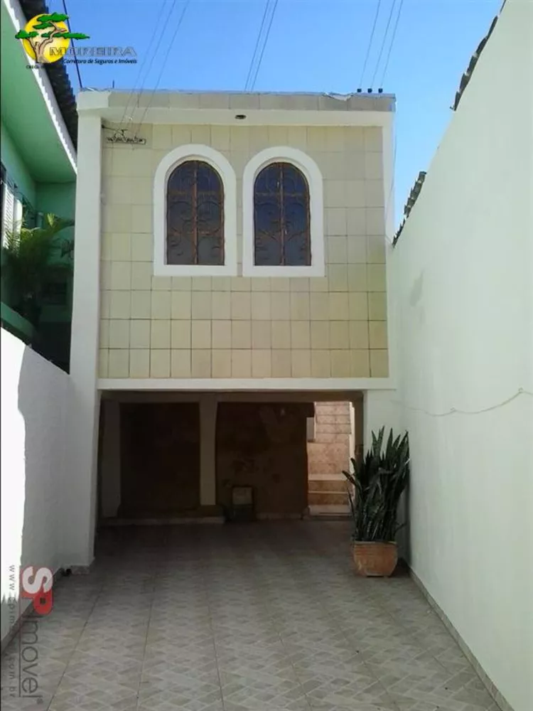 Casa à venda com 4 quartos, 141m² - Foto 1