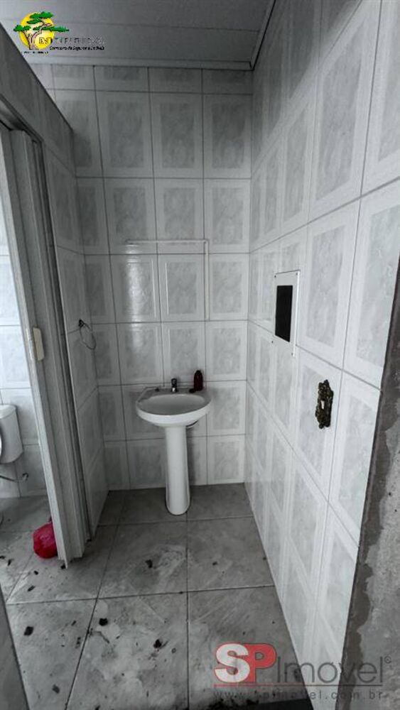 Casa para alugar com 2 quartos, 180m² - Foto 7
