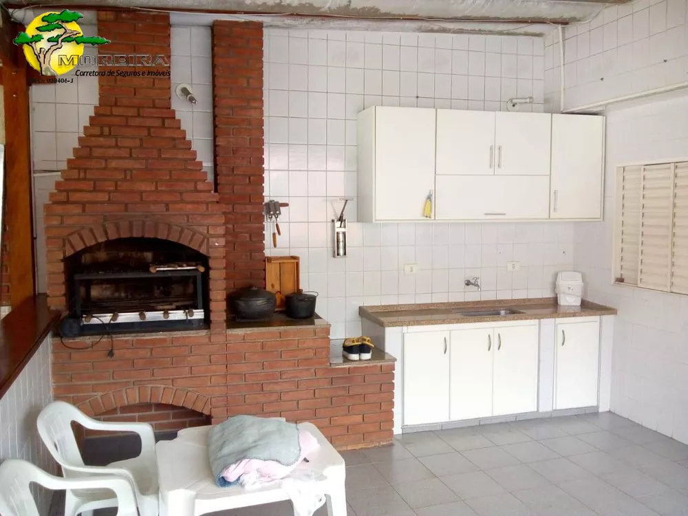 Sobrado à venda com 5 quartos, 220m² - Foto 1