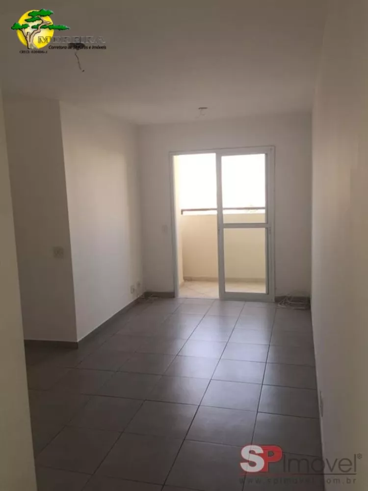 Apartamento à venda com 3 quartos, 70m² - Foto 2