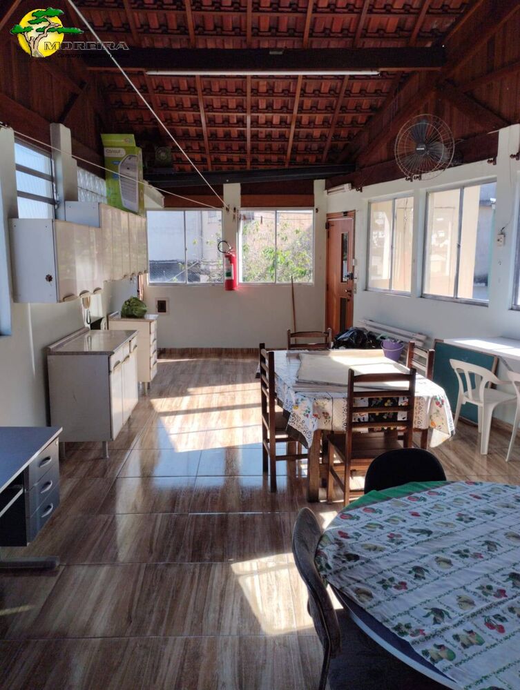 Apartamento para alugar com 5 quartos, 200m² - Foto 1