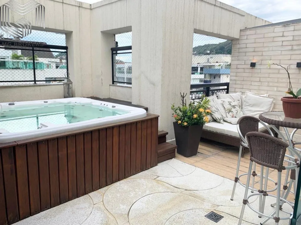 Cobertura, 3 quartos, 220 m² - Foto 1