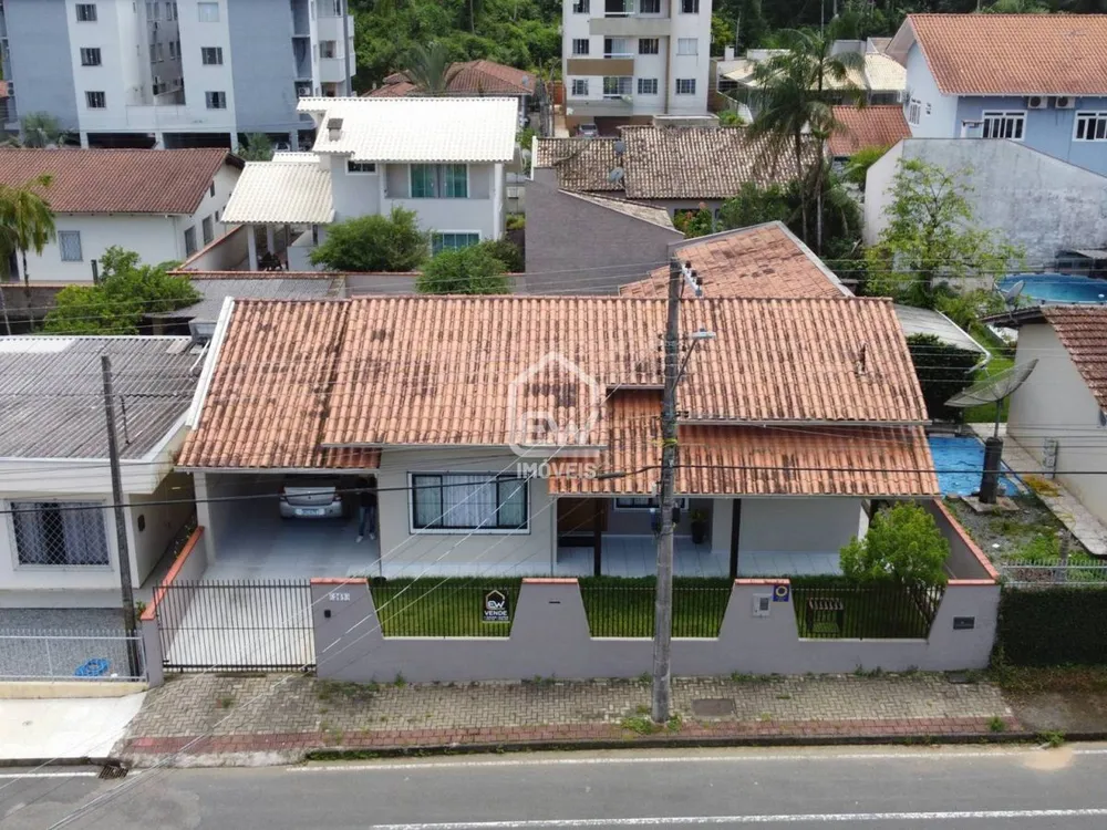 Casa, 4 quartos, 179 m² - Foto 1