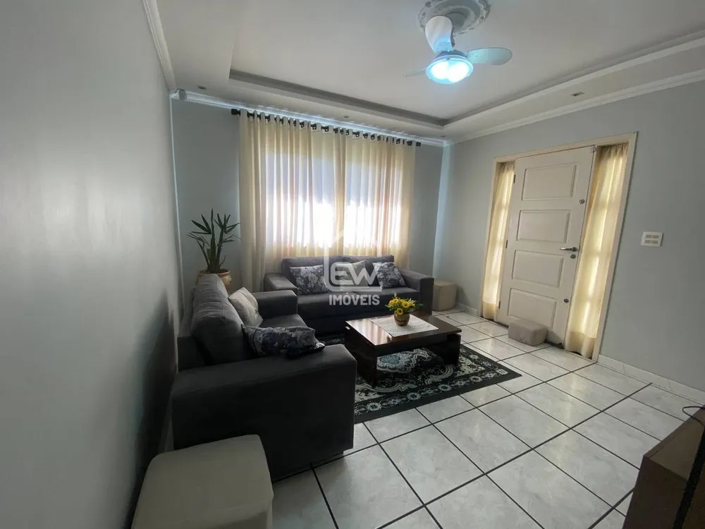 Casa, 4 quartos, 330 m² - Foto 2