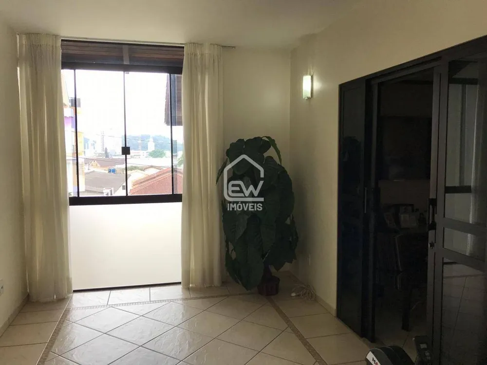 Casa, 5 quartos, 330 m² - Foto 1