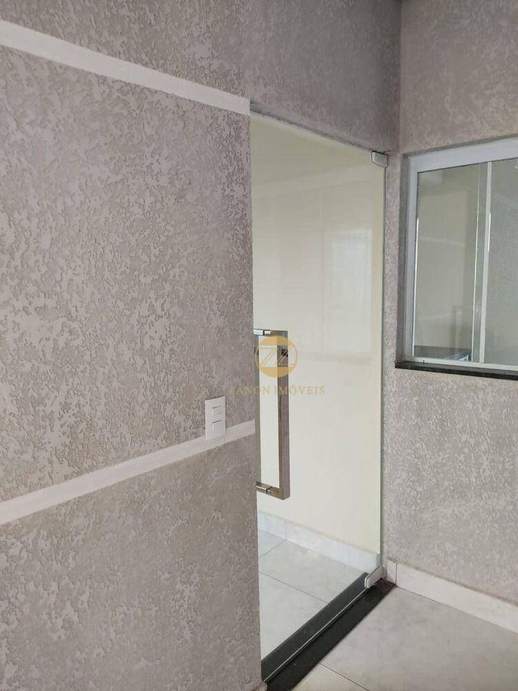 Casa à venda com 3 quartos, 119m² - Foto 1