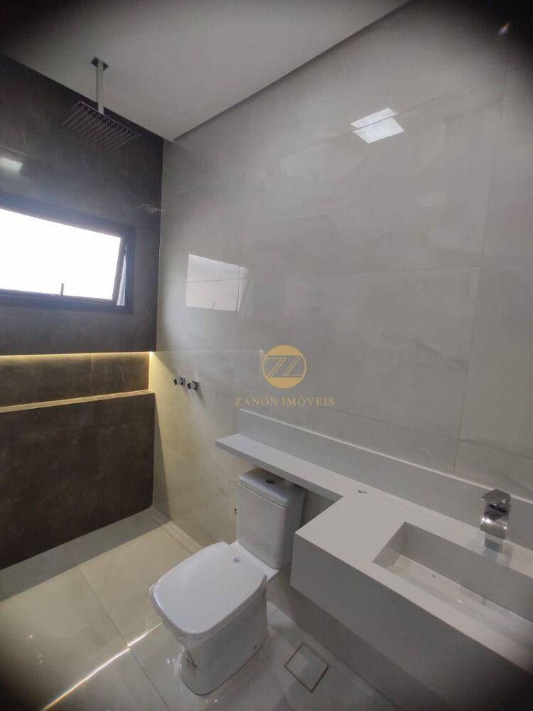 Casa à venda com 3 quartos, 194m² - Foto 1