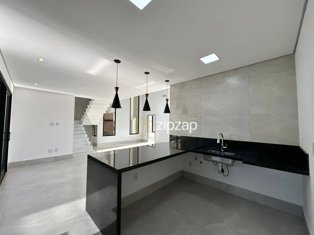 Casa, 3 quartos, 241 m² - Foto 3