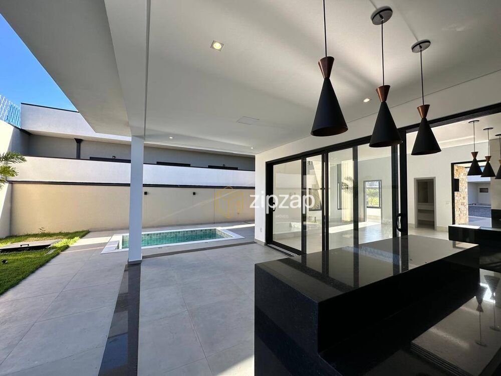 Casa, 3 quartos, 241 m² - Foto 1