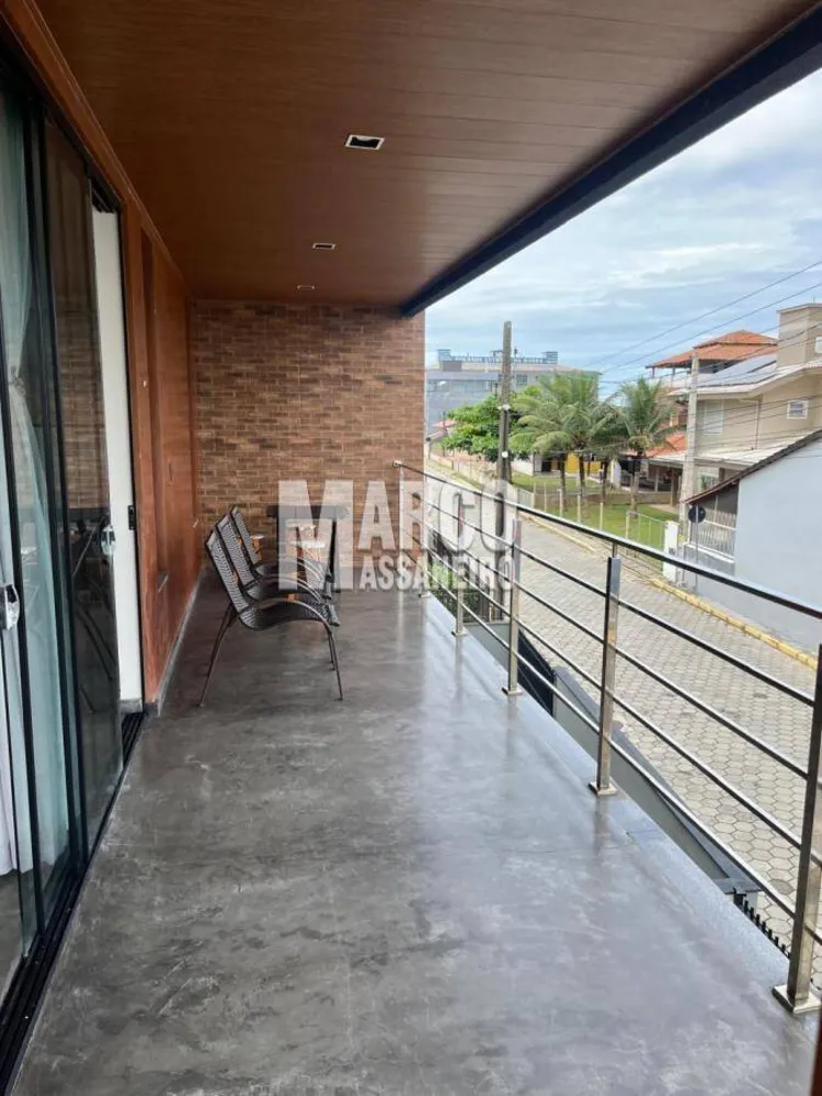 Casa, 7 quartos, 240 m² - Foto 1