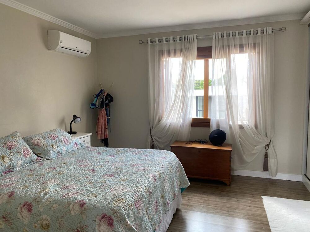 Casa à venda com 3 quartos, 220m² - Foto 4
