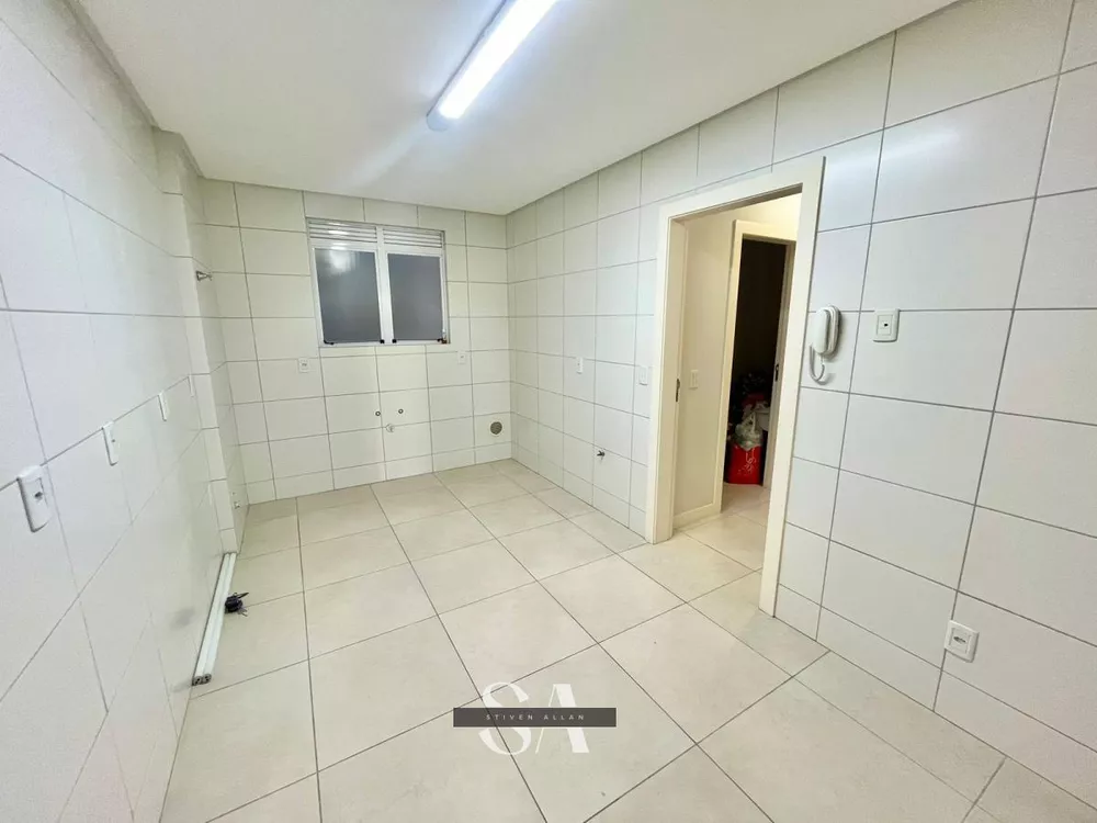 Apartamento à venda com 4 quartos, 231m² - Foto 4