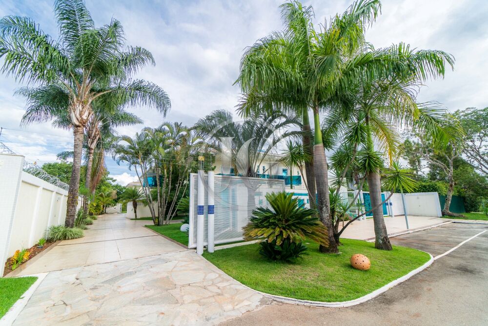 Casa à venda com 6 quartos, 1380m² - Foto 1