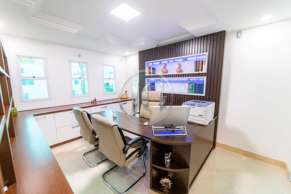 Casa à venda com 6 quartos, 1380m² - Foto 1