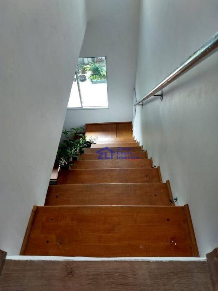 Casa à venda com 3 quartos, 150m² - Foto 2