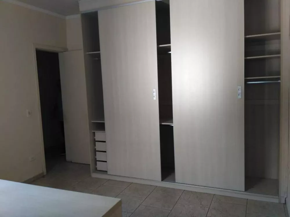 Casa à venda com 3 quartos, 228m² - Foto 4