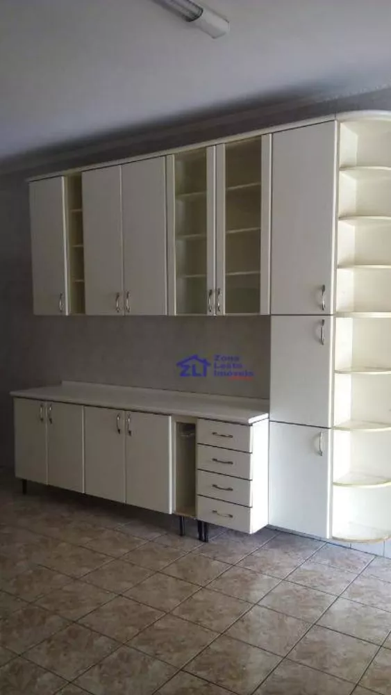 Casa à venda com 5 quartos, 200m² - Foto 9