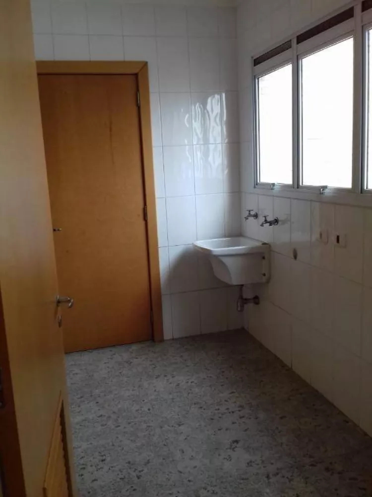 Apartamento à venda com 3 quartos, 150m² - Foto 4