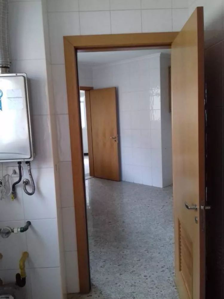 Apartamento à venda com 3 quartos, 150m² - Foto 2