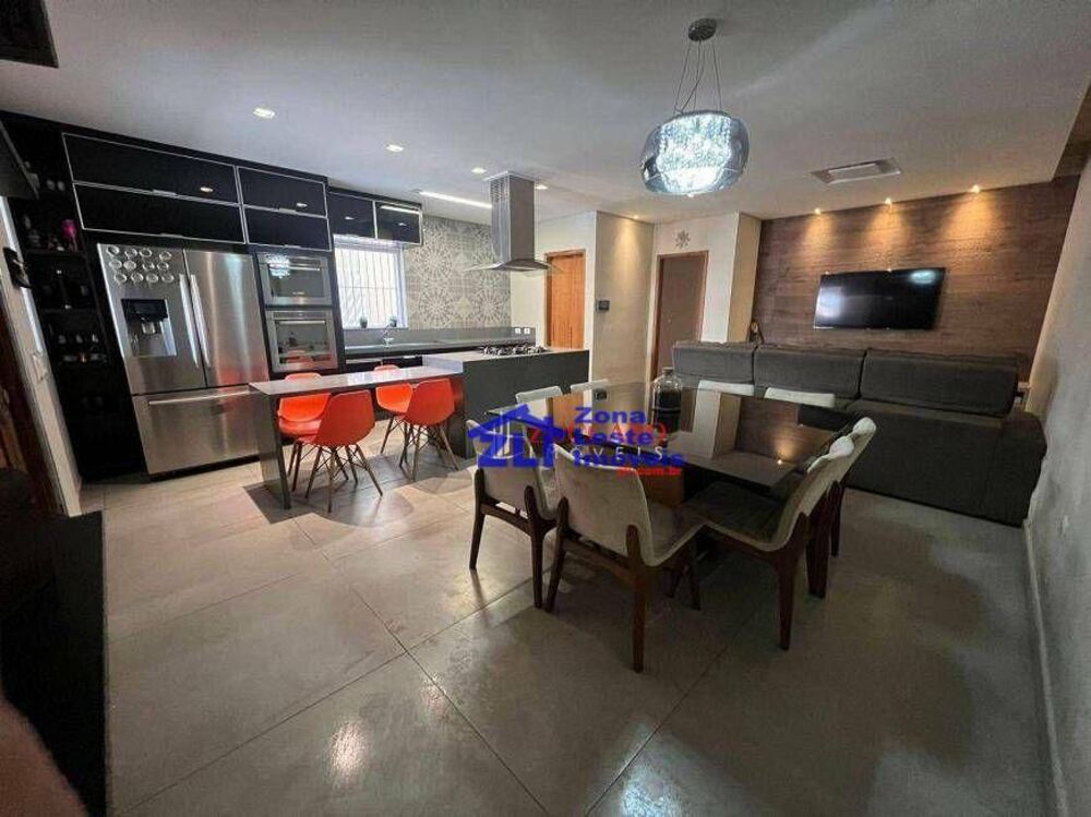 Sobrado, 3 quartos, 272 m² - Foto 2