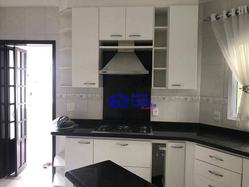 Sobrado à venda com 4 quartos, 250m² - Foto 1