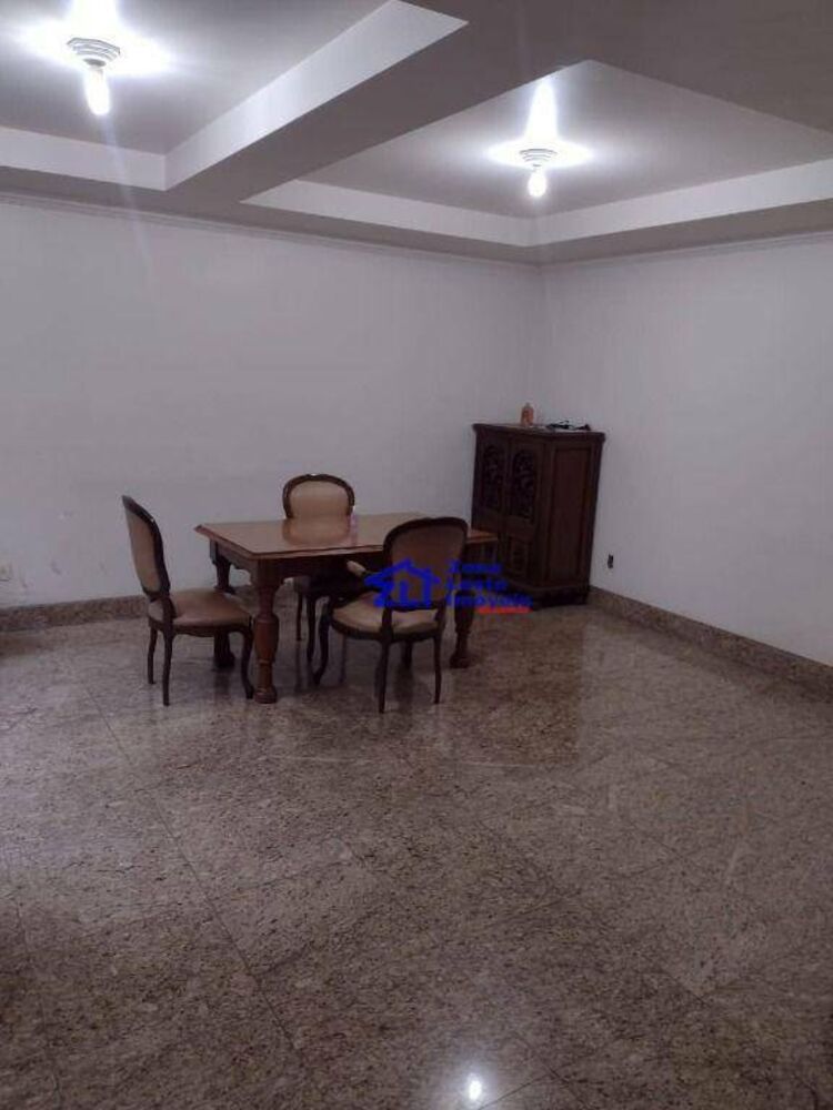 Casa à venda com 3 quartos, 750m² - Foto 1