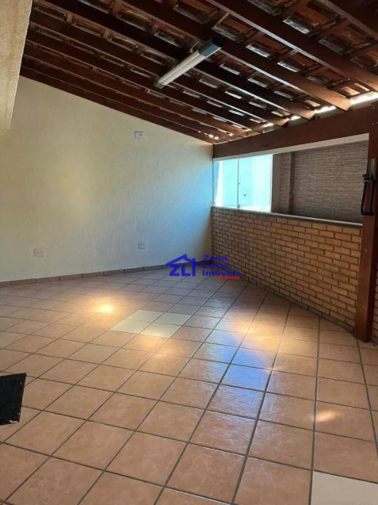 Sobrado, 8 quartos, 220 m² - Foto 2