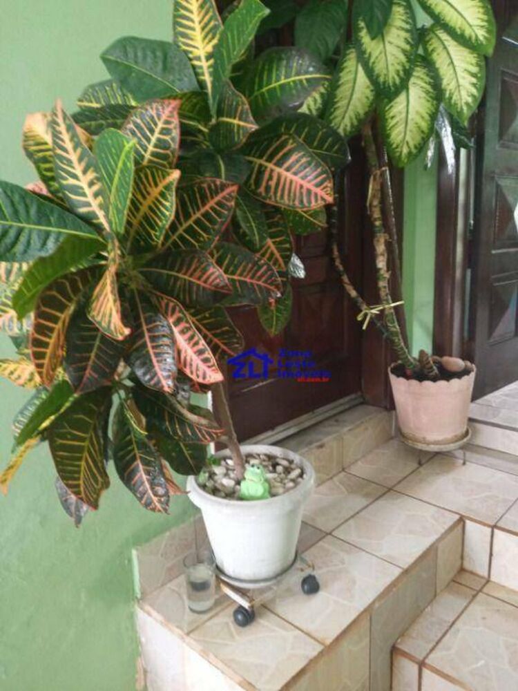 Casa à venda com 2 quartos, 220m² - Foto 11