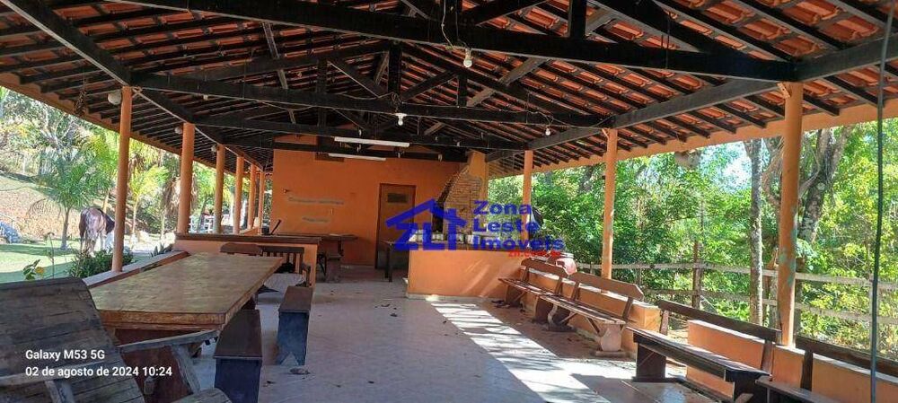 Chácara à venda com 14 quartos, 950m² - Foto 1