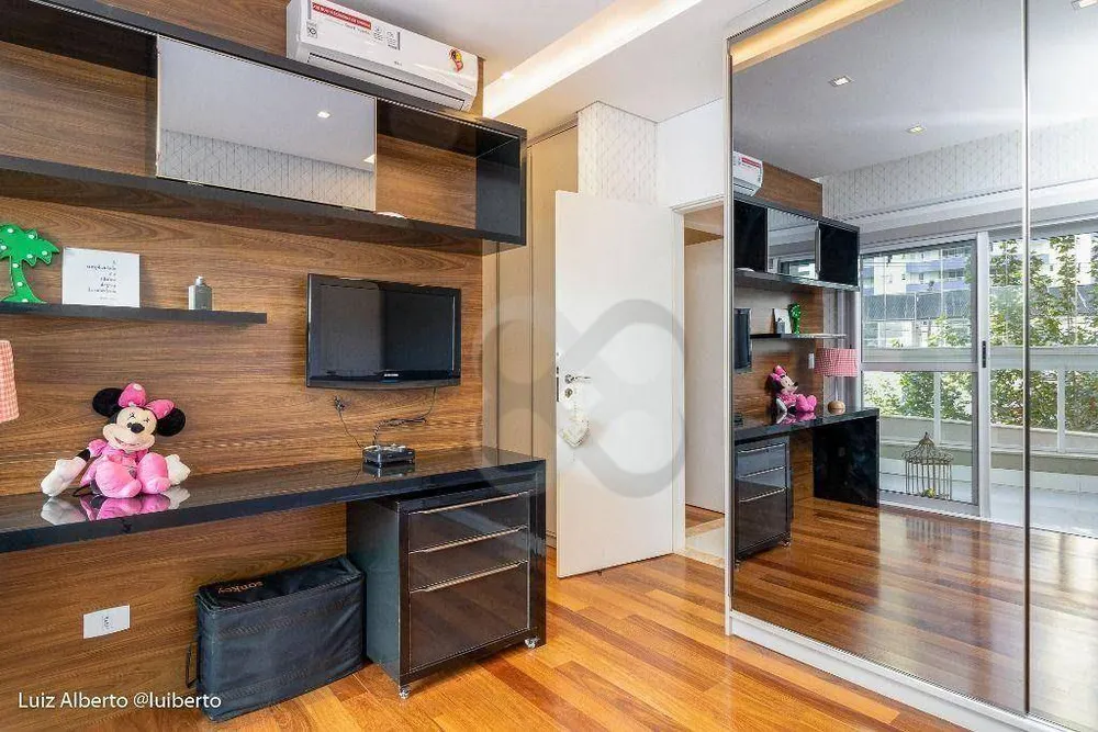 Apartamento, 3 quartos, 245 m² - Foto 2