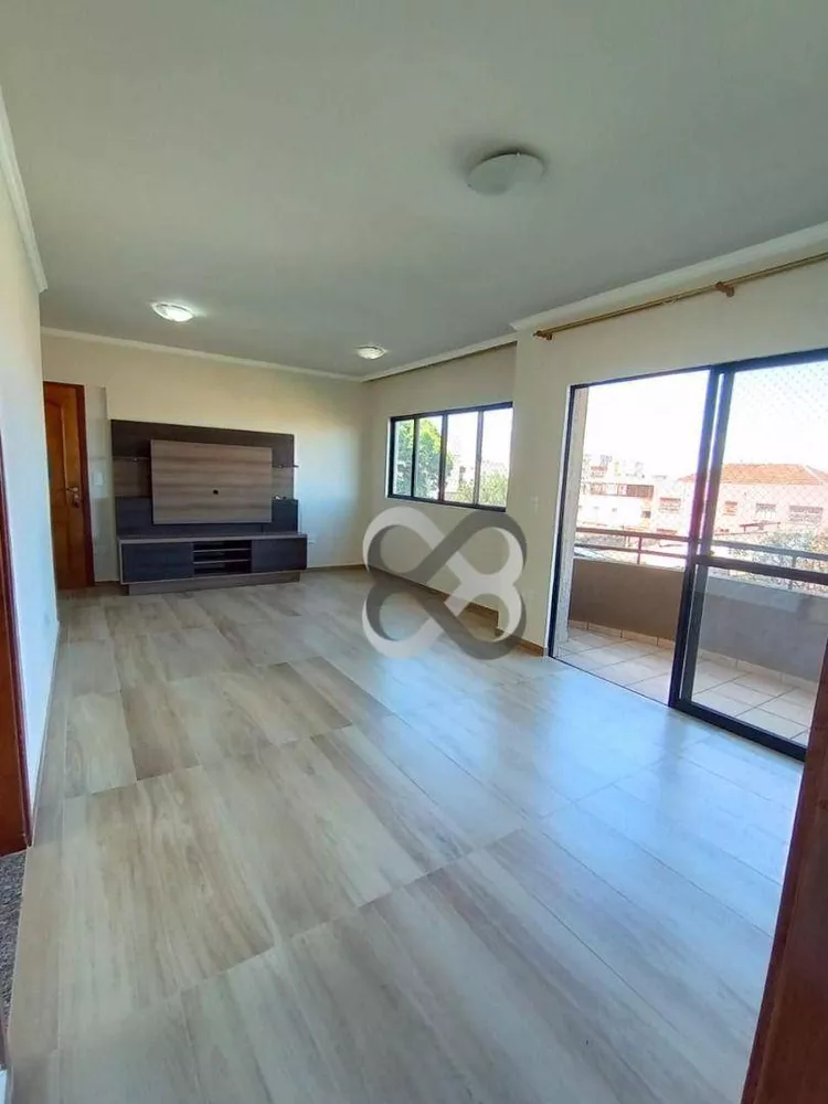 Apartamento à venda com 3 quartos, 107m² - Foto 1