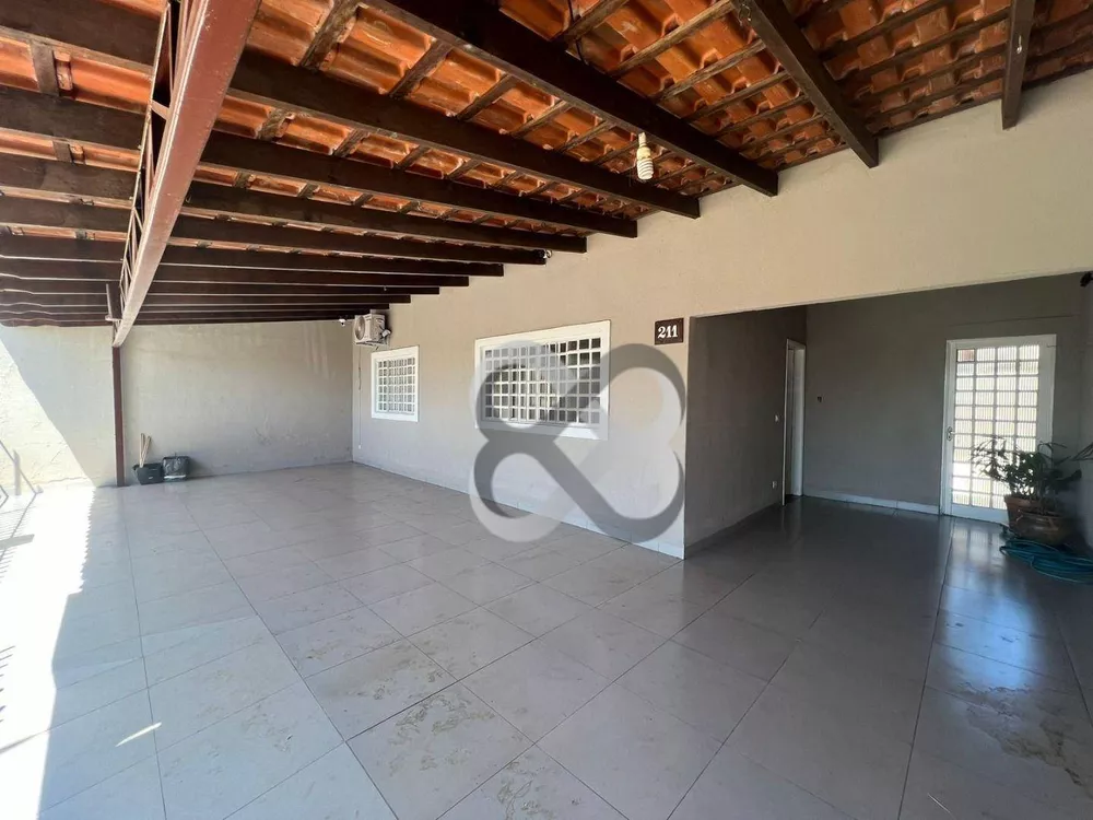 Casa à venda com 3 quartos, 200m² - Foto 1