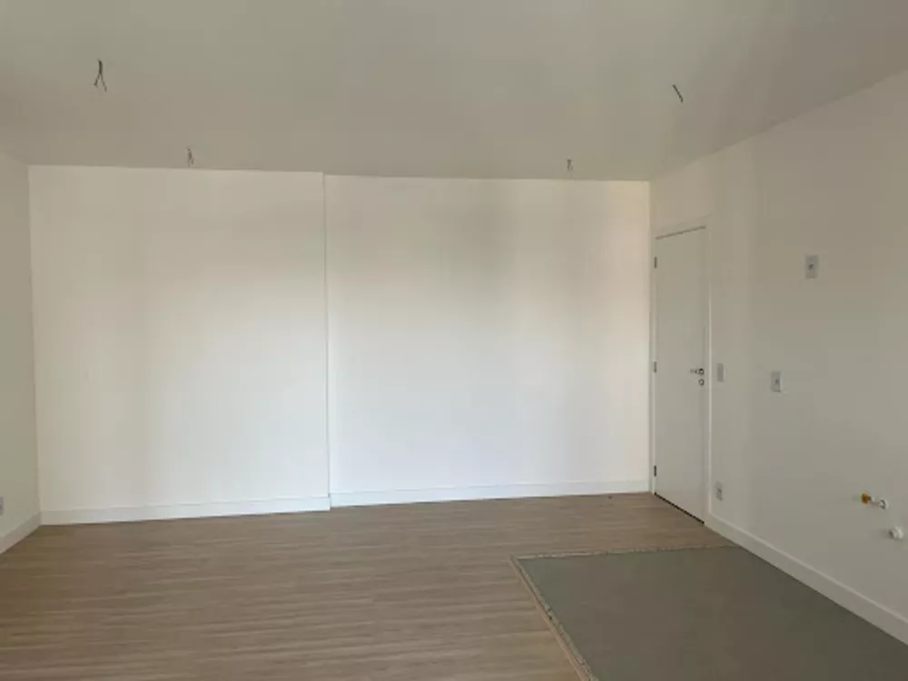 Apartamento à venda com 2 quartos, 70m² - Foto 3