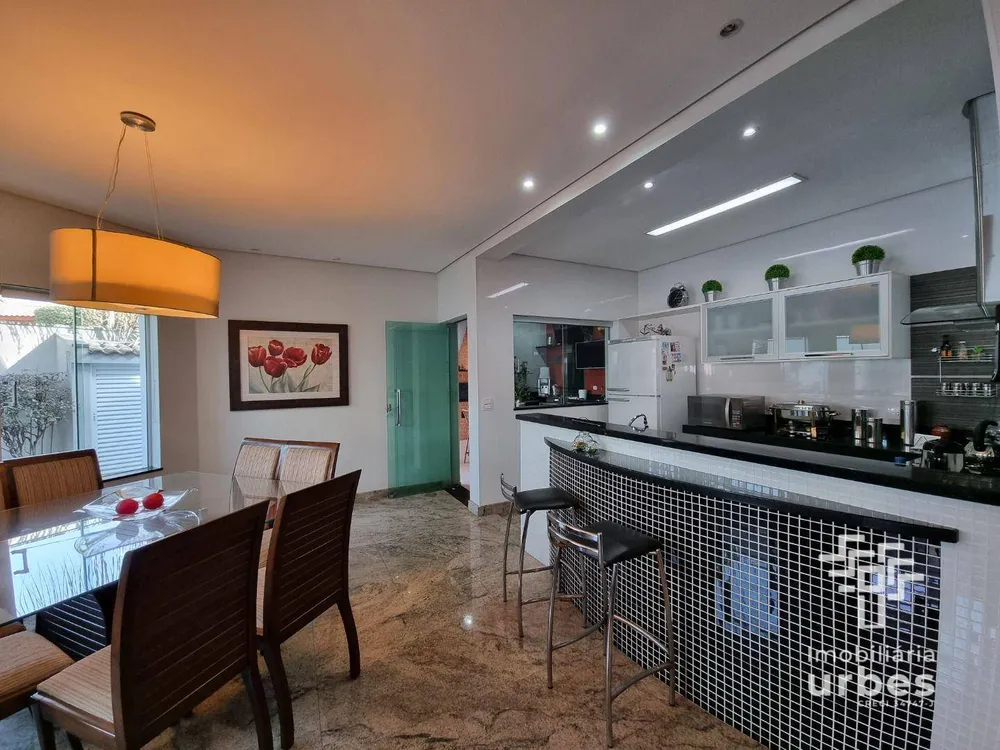 Casa, 3 quartos, 198 m² - Foto 3