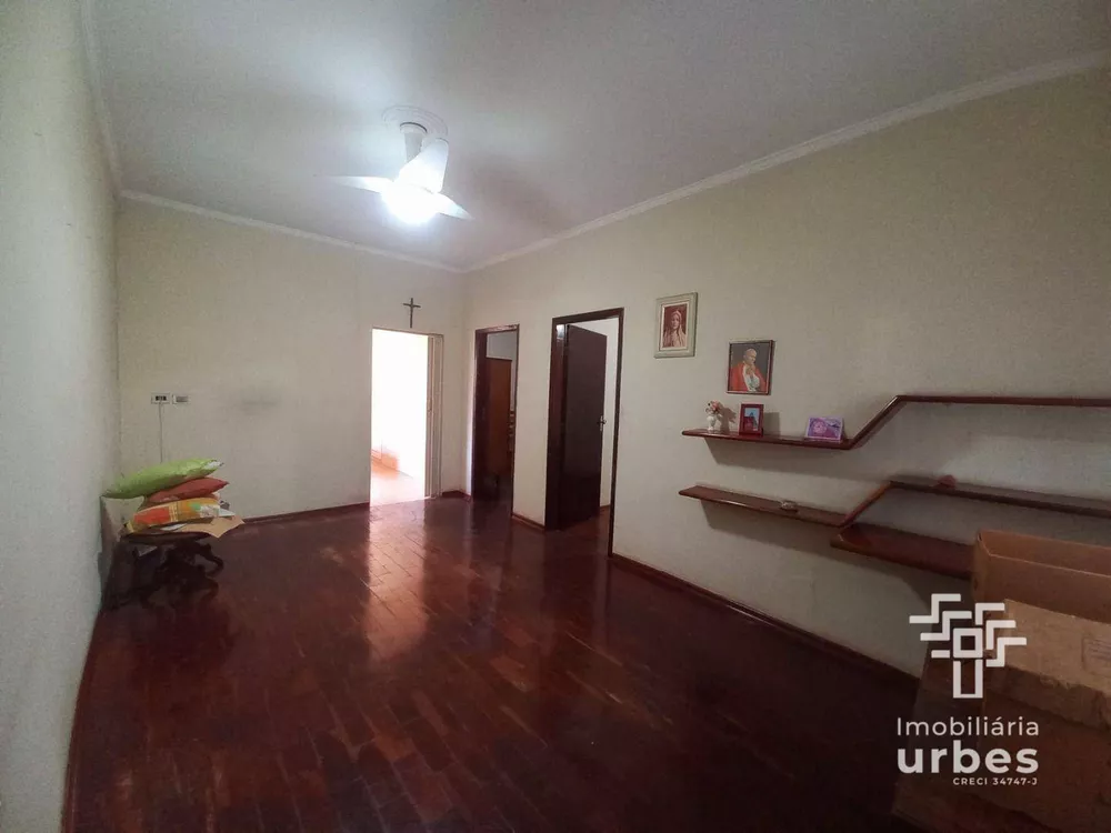 Casa à venda com 4 quartos, 121m² - Foto 1