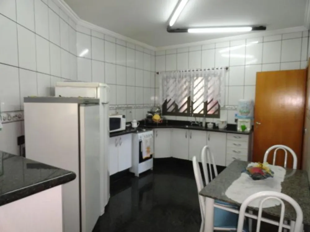 Casa, 3 quartos, 219 m² - Foto 1