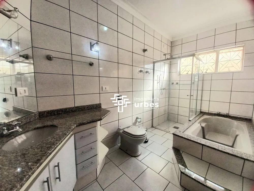 Casa, 3 quartos, 204 m² - Foto 2