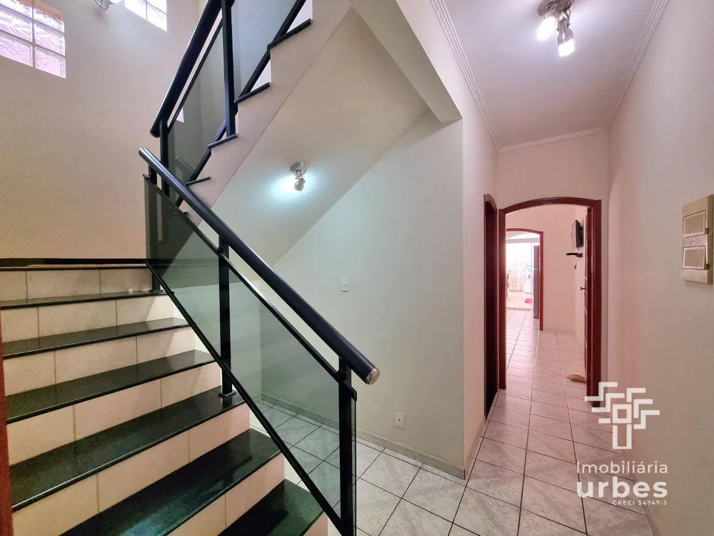 Casa, 3 quartos, 214 m² - Foto 3