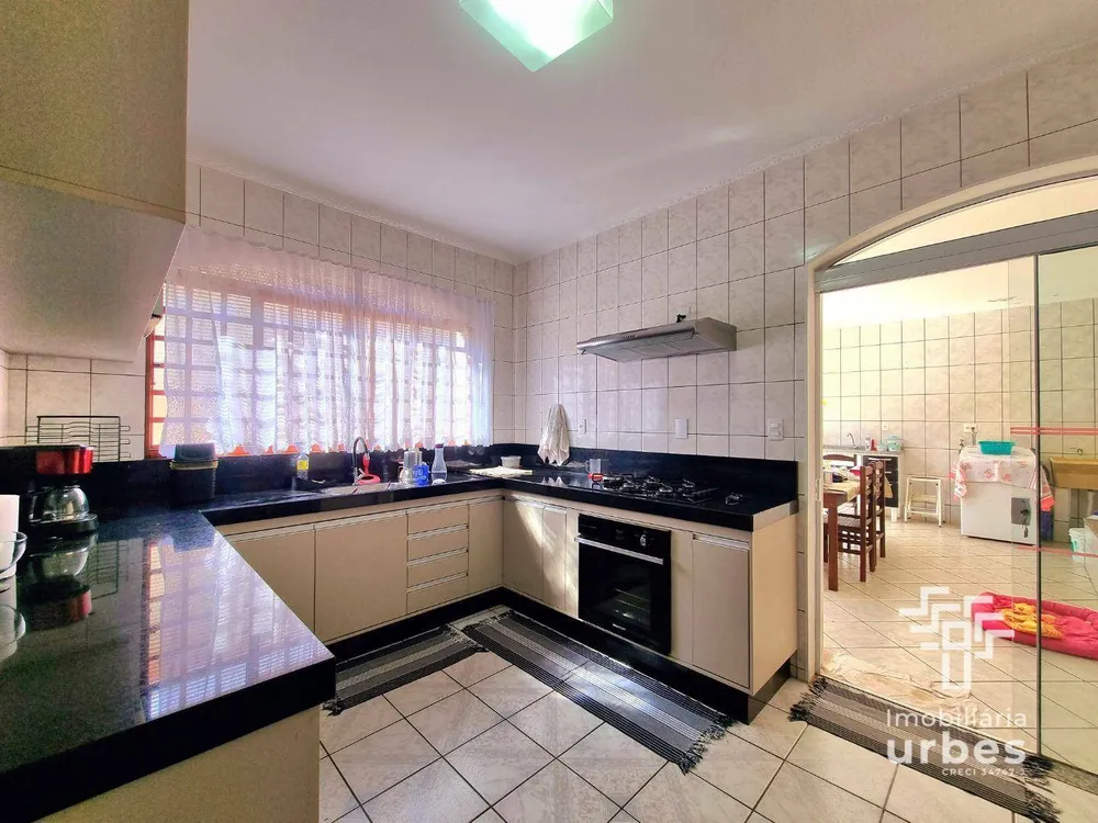 Casa, 3 quartos, 214 m² - Foto 6