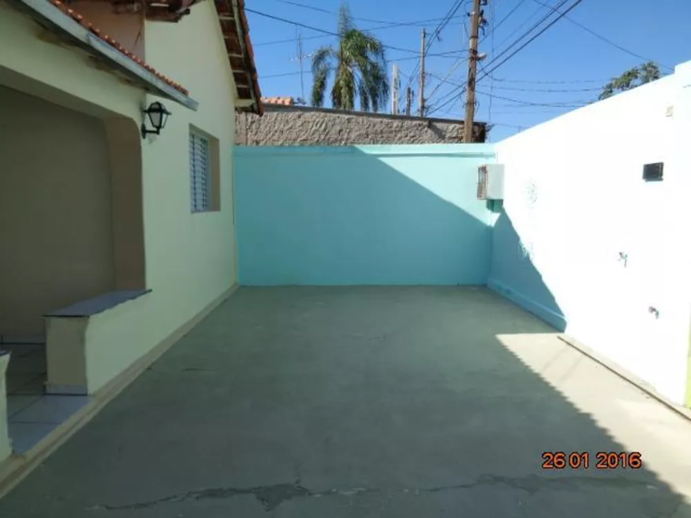 Casa à venda com 3 quartos, 143m² - Foto 2