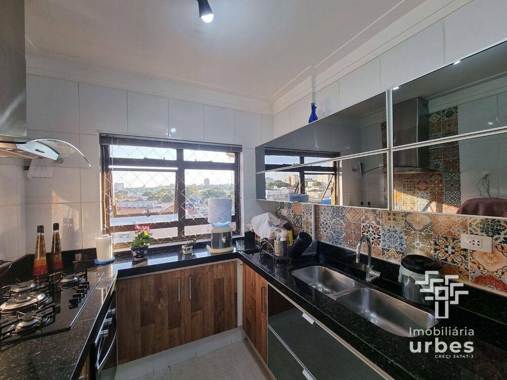 Apartamento à venda com 4 quartos, 209m² - Foto 2