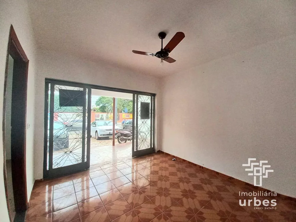 Casa à venda e aluguel com 3 quartos, 221m² - Foto 3