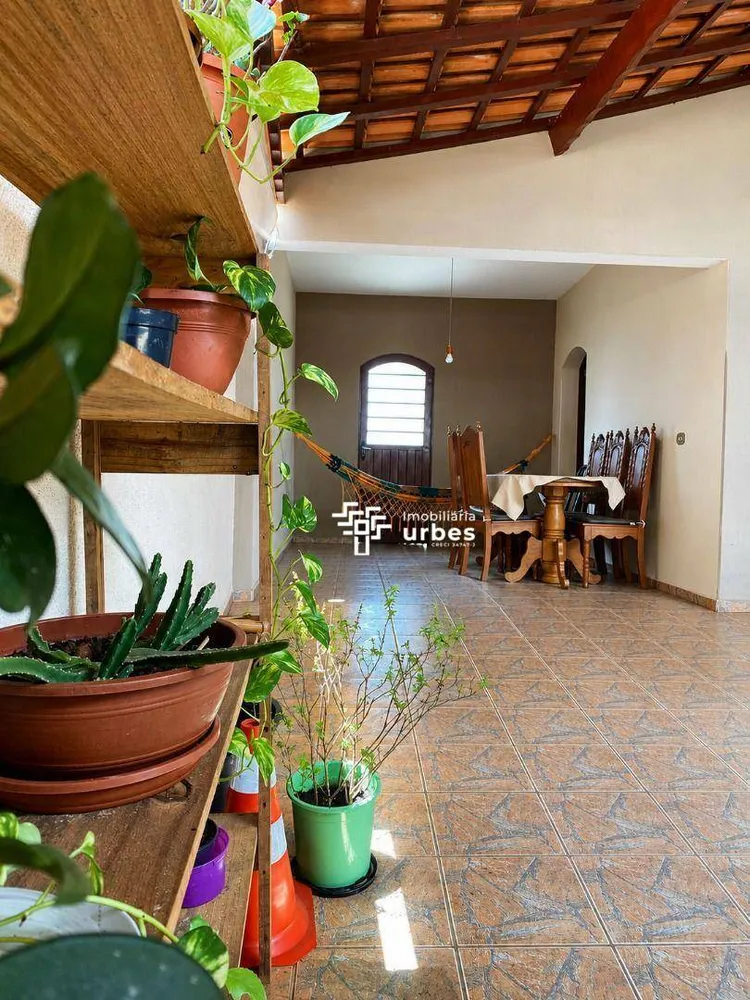 Casa, 4 quartos, 176 m² - Foto 1
