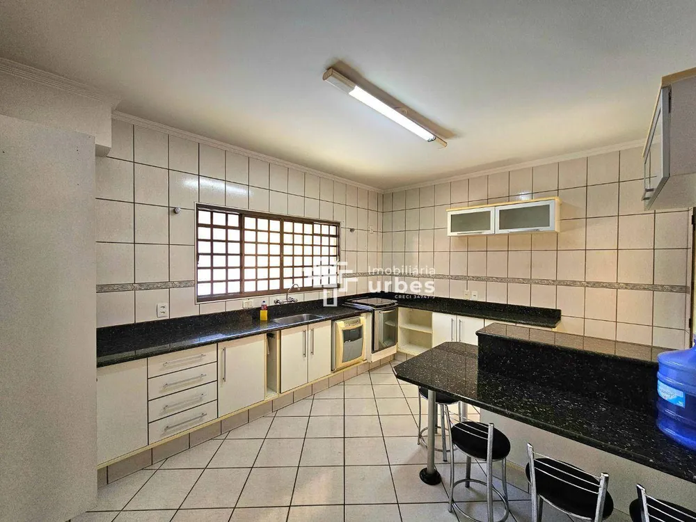 Casa, 3 quartos, 282 m² - Foto 3