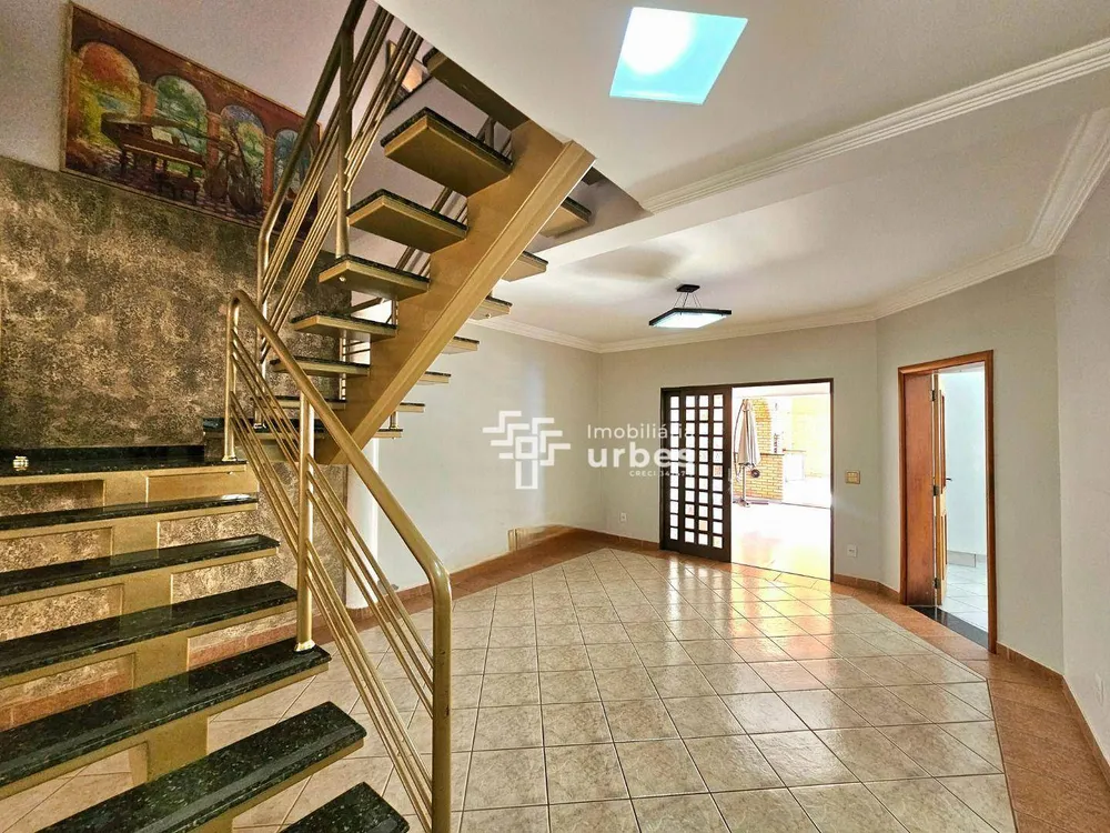 Casa, 3 quartos, 282 m² - Foto 1